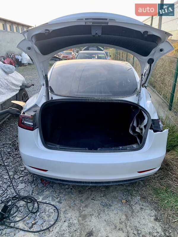Седан Tesla Model 3 2021 в Львове