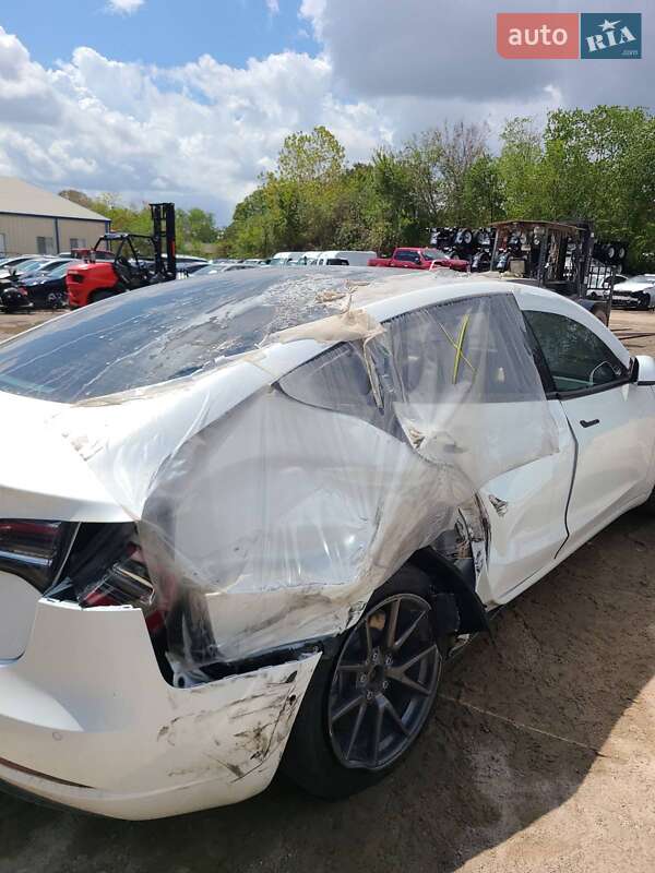 Седан Tesla Model 3 2021 в Львове