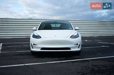 Седан Tesla Model 3 2022 в Львові