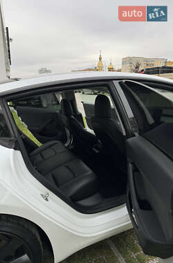 Седан Tesla Model 3 2020 в 
