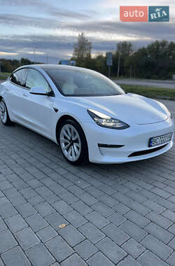Седан Tesla Model 3 2022 в 