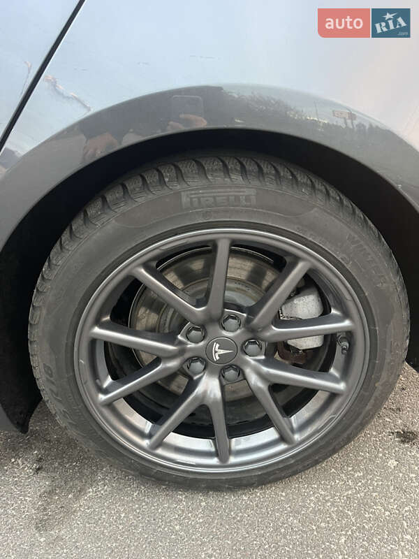 Седан Tesla Model 3 2019 в Киеве