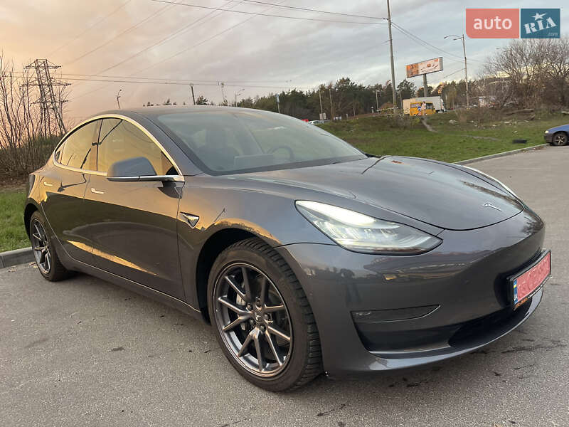 Седан Tesla Model 3 2019 в Киеве