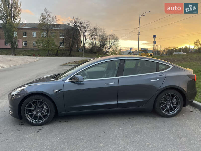 Седан Tesla Model 3 2019 в Киеве