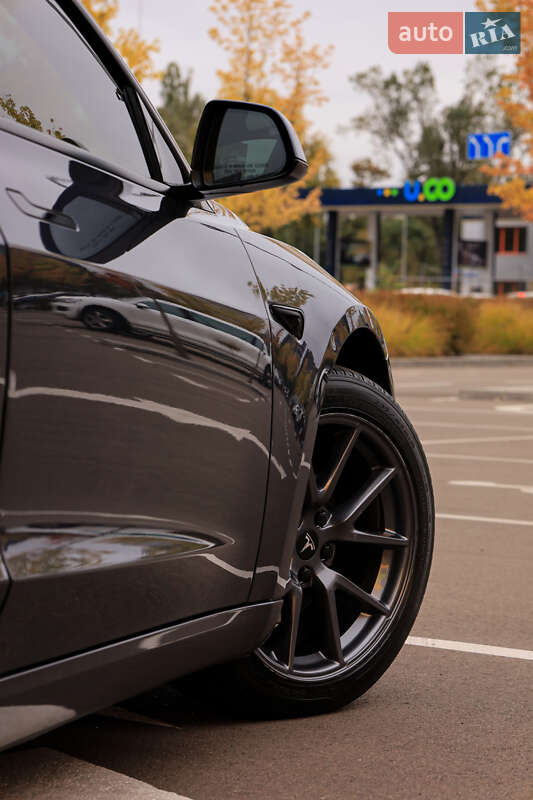 Седан Tesla Model 3 2022 в Киеве