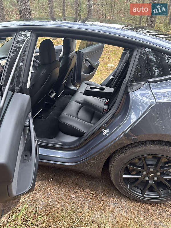 Седан Tesla Model 3 2022 в Любомлі