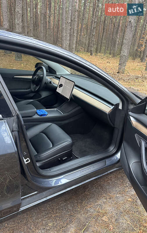 Седан Tesla Model 3 2022 в Любомлі