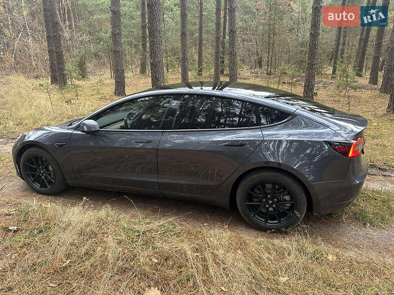 Седан Tesla Model 3 2022 в Любомлі