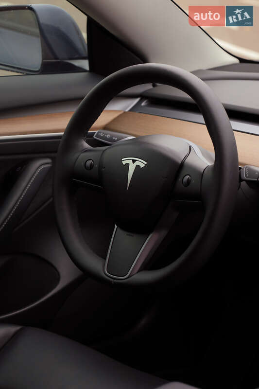 Седан Tesla Model 3 2022 в Киеве