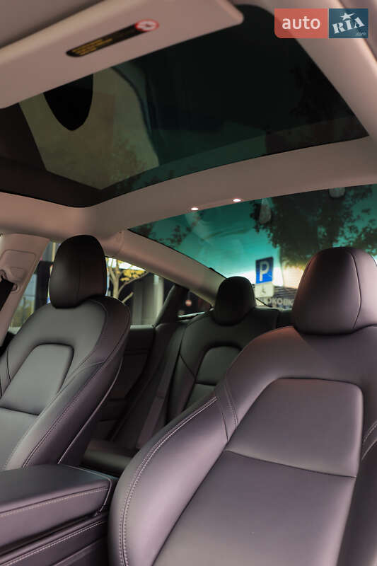 Седан Tesla Model 3 2022 в Киеве