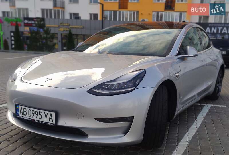 Седан Tesla Model 3 2018 в Виннице