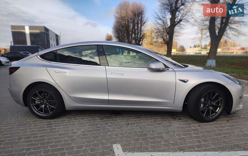Седан Tesla Model 3 2018 в Виннице