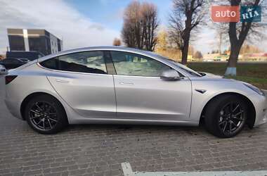 Седан Tesla Model 3 2018 в Виннице