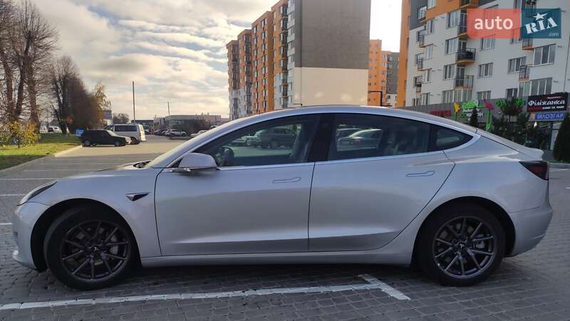 Седан Tesla Model 3 2018 в Виннице