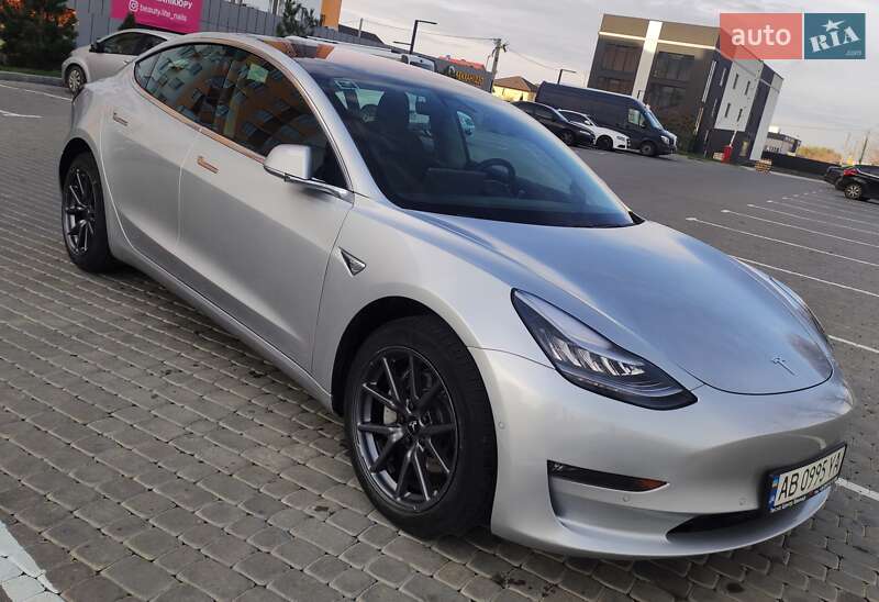 Седан Tesla Model 3 2018 в Виннице