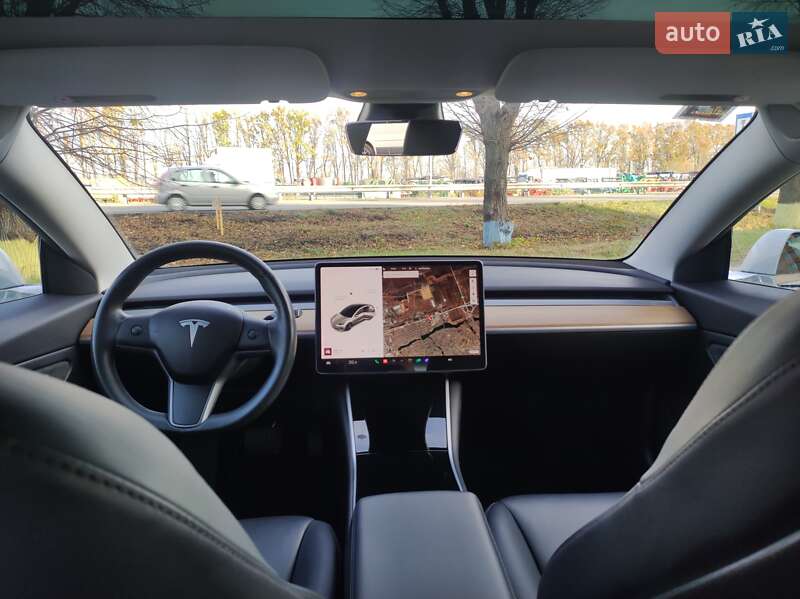 Седан Tesla Model 3 2018 в Виннице
