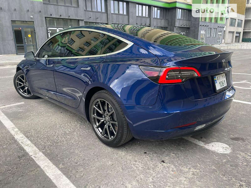 Седан Tesla Model 3 2020 в Шостці