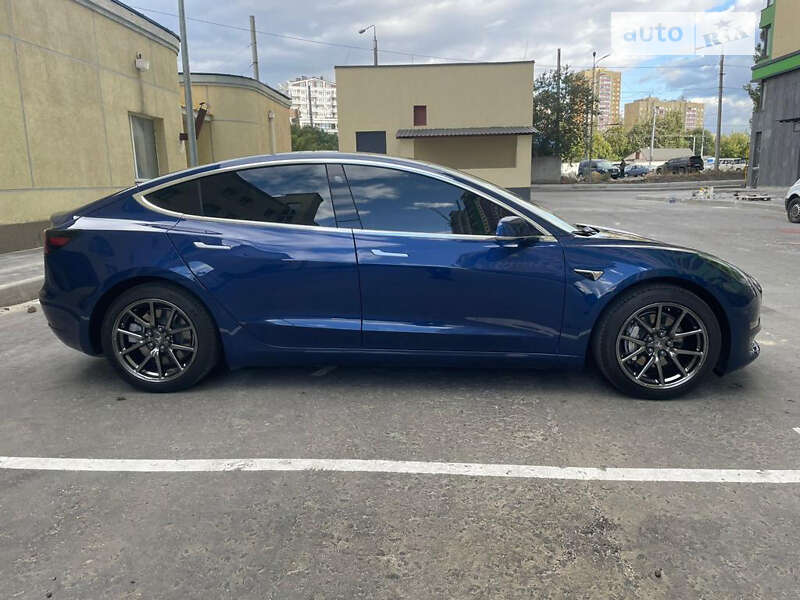 Седан Tesla Model 3 2020 в Шостці