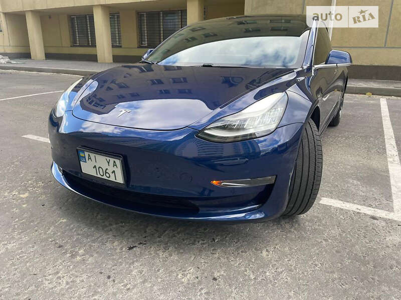 Седан Tesla Model 3 2020 в Шостці