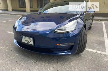Седан Tesla Model 3 2020 в 