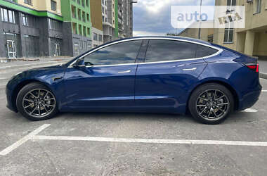 Седан Tesla Model 3 2020 в 