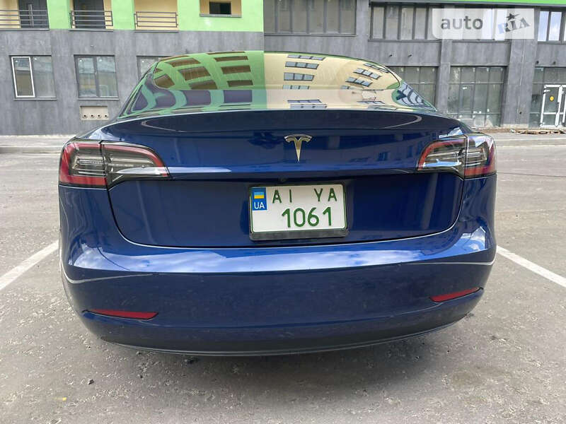 Седан Tesla Model 3 2020 в Шостці