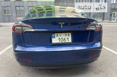 Седан Tesla Model 3 2020 в 