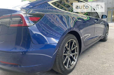 Седан Tesla Model 3 2020 в 