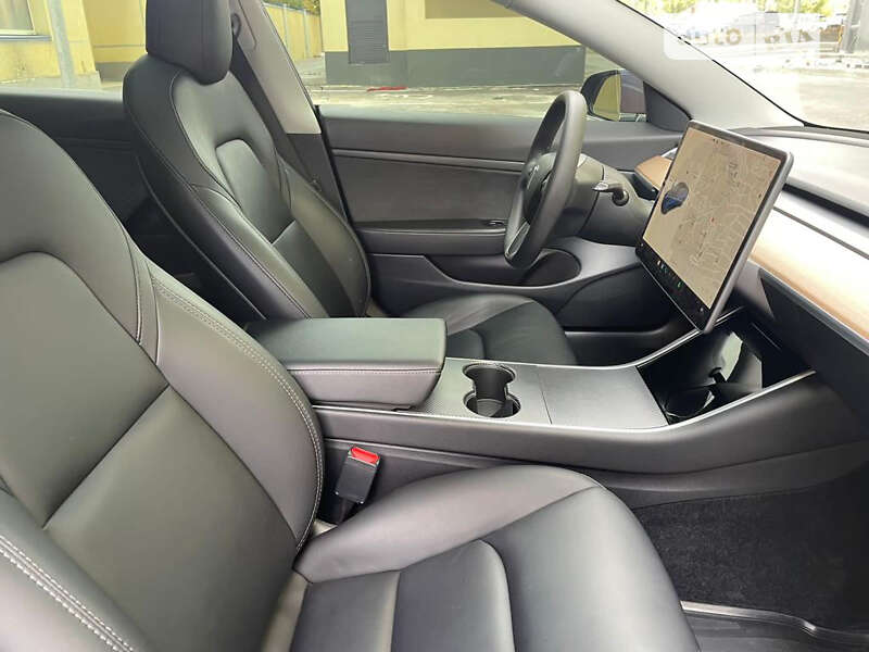 Седан Tesla Model 3 2020 в Шостці