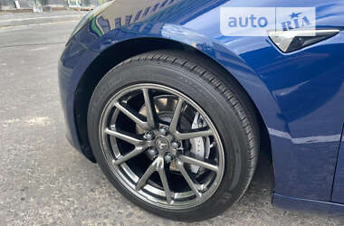 Седан Tesla Model 3 2020 в 