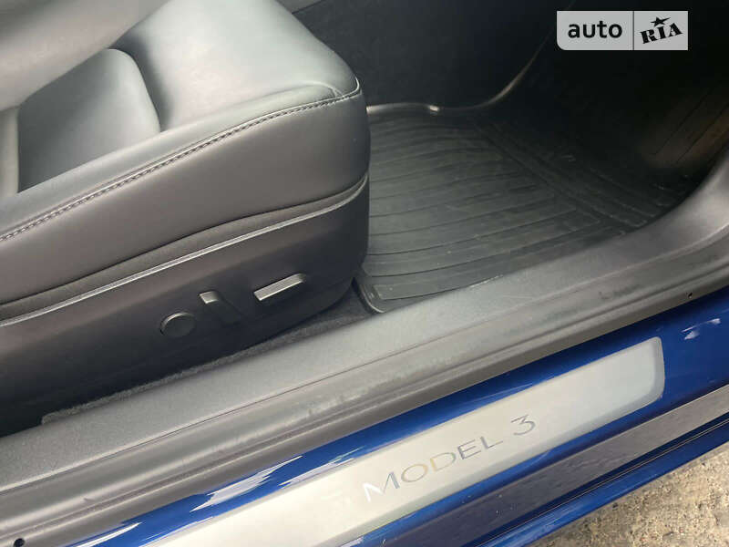 Седан Tesla Model 3 2020 в Шостці
