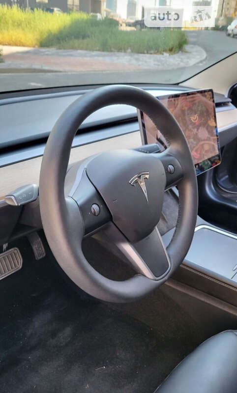 Седан Tesla Model 3 2021 в Киеве