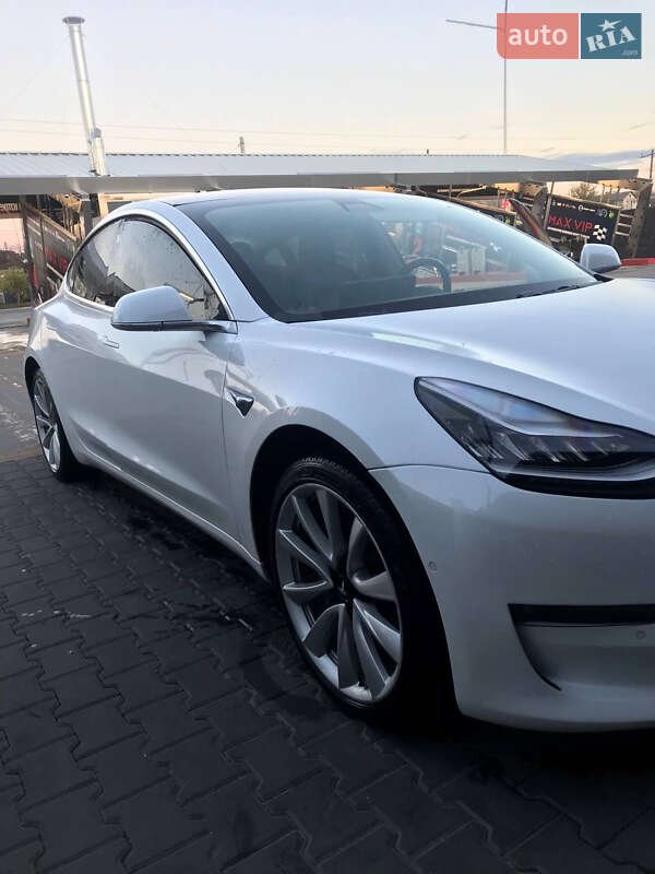 Седан Tesla Model 3 2018 в Белой Церкви