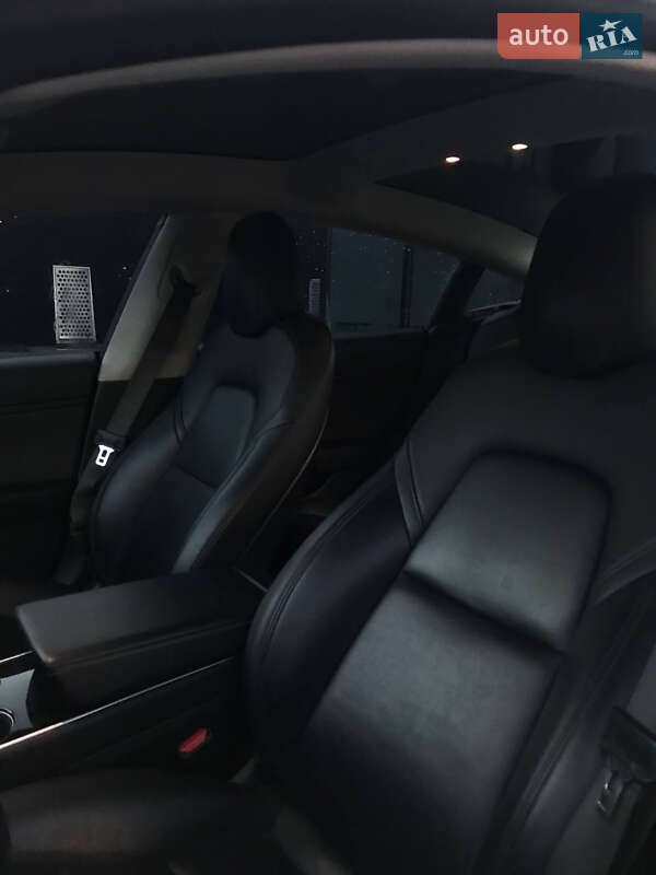 Седан Tesla Model 3 2018 в Білій Церкві