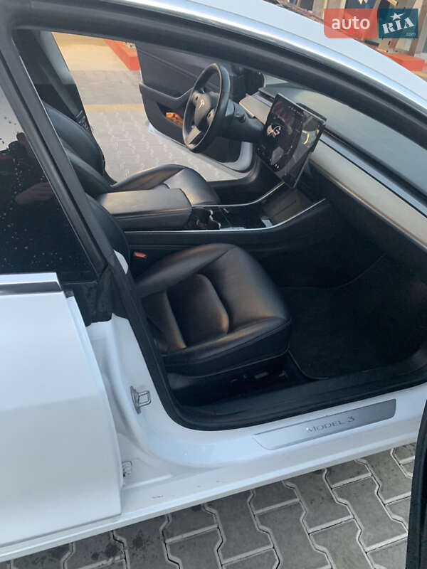 Седан Tesla Model 3 2018 в Білій Церкві