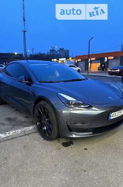 Седан Tesla Model 3 2022 в 
