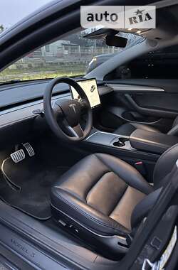 Седан Tesla Model 3 2022 в 