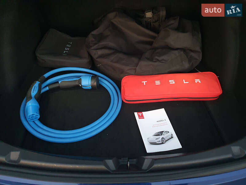 Седан Tesla Model 3 2019 в Броварах