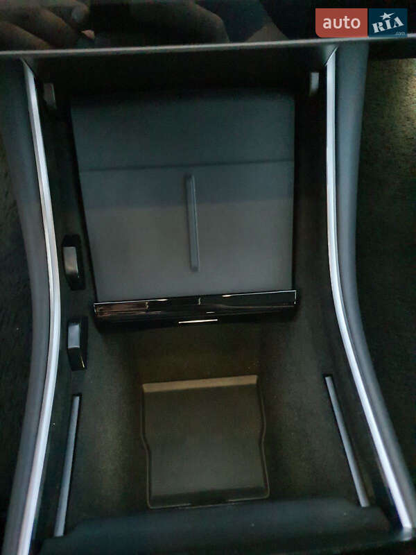 Седан Tesla Model 3 2019 в Броварах