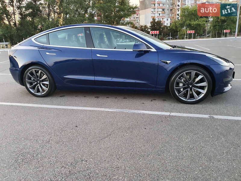 Седан Tesla Model 3 2019 в Броварах