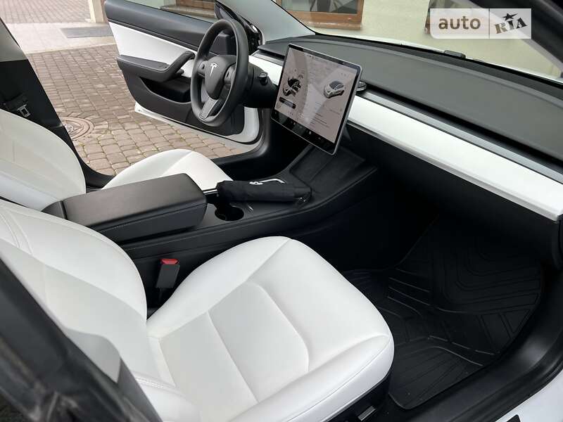 Седан Tesla Model 3 2021 в Городенке