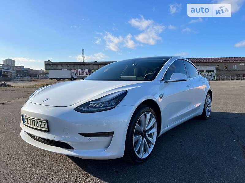 Tesla Model 3 2020