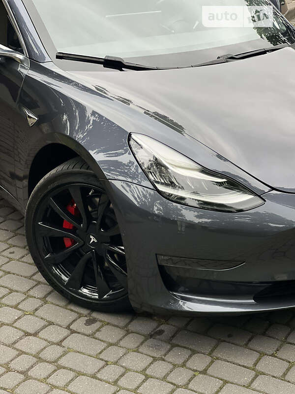 Седан Tesla Model 3 2018 в Переяславе