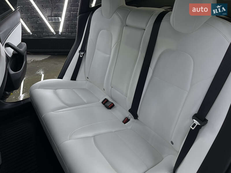 Седан Tesla Model 3 2020 в Киеве