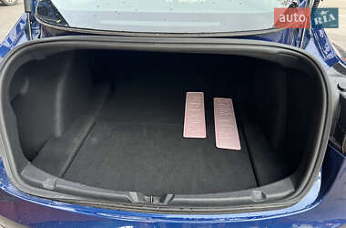 Седан Tesla Model 3 2020 в 