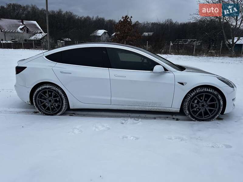 Седан Tesla Model 3 2018 в Ивано-Франковске