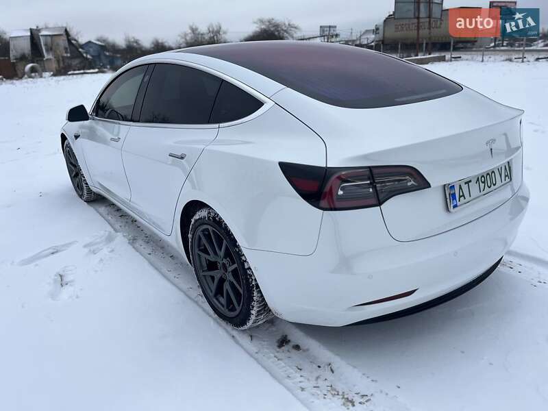 Седан Tesla Model 3 2018 в Ивано-Франковске