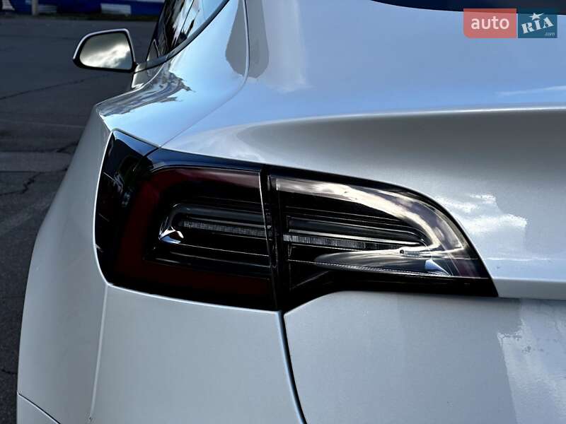 Седан Tesla Model 3 2019 в Кривому Розі