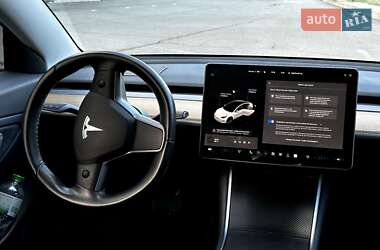 Седан Tesla Model 3 2019 в Кривому Розі