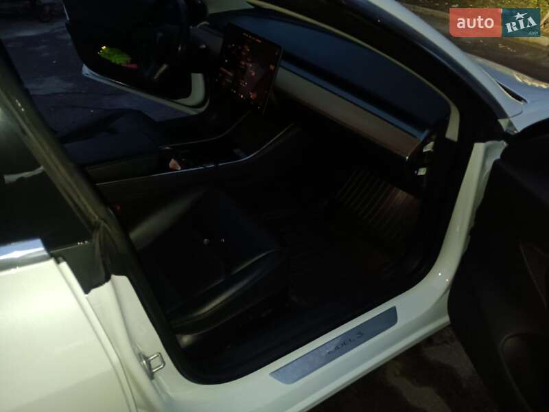 Седан Tesla Model 3 2019 в Горишних Плавнях